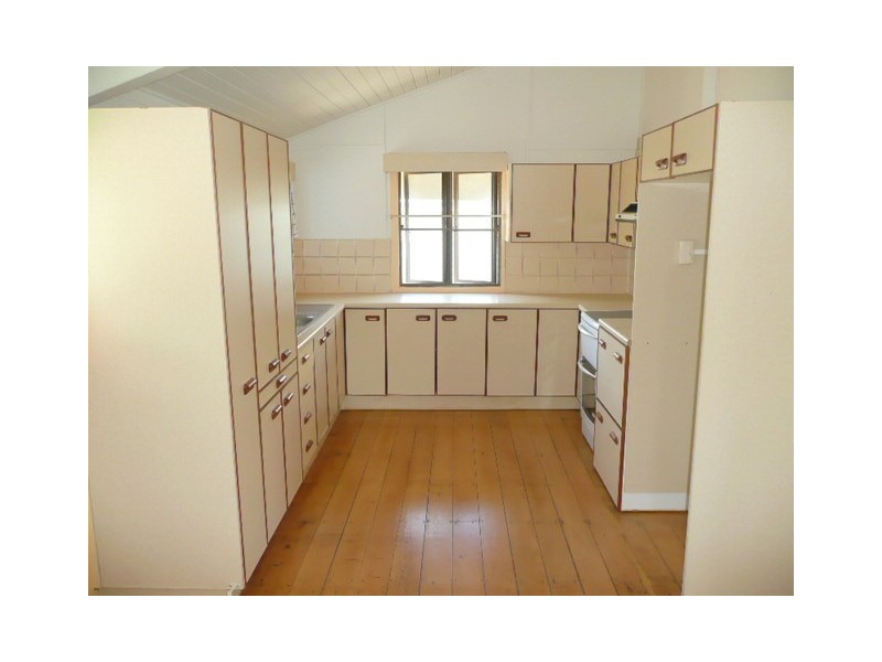 23 Peterson, Wandal QLD 4700