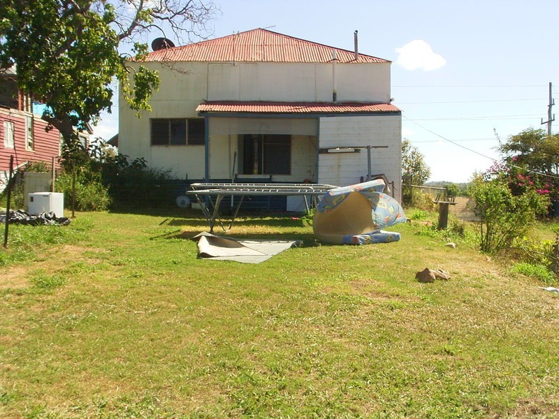 8 Gordon Street, Mount Morgan QLD 4714