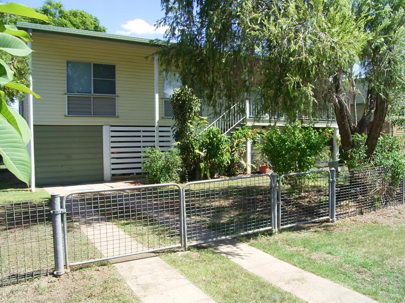 27 Hardy Avenue, Park Avenue QLD 4701