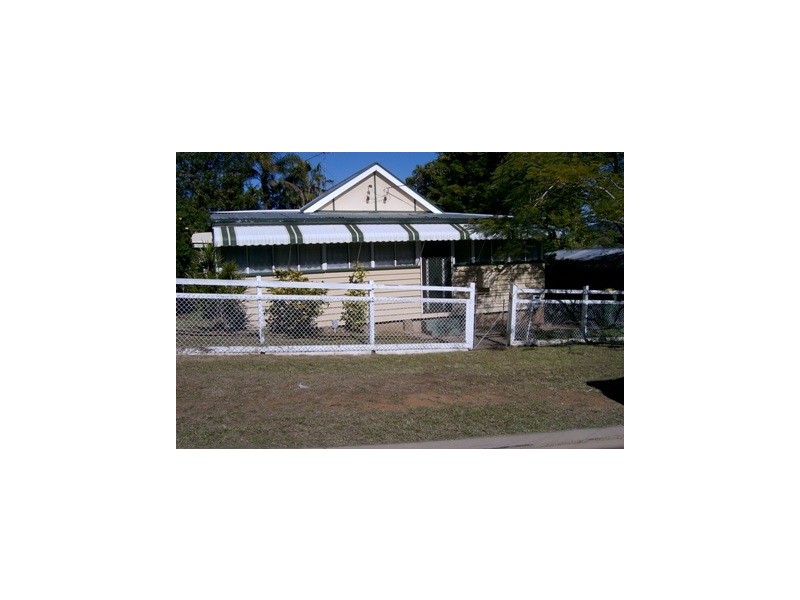 8 Queen Street, Mount Morgan QLD 4714