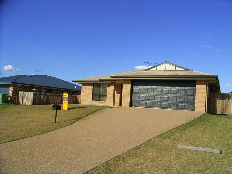 19 Seonaid Place, Gracemere QLD 4702