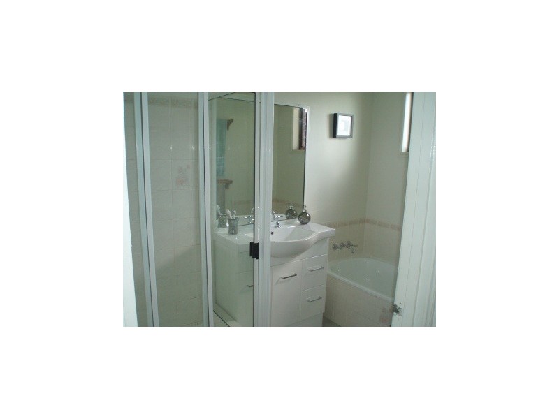 101 Bond Road, Alton Downs QLD 4702