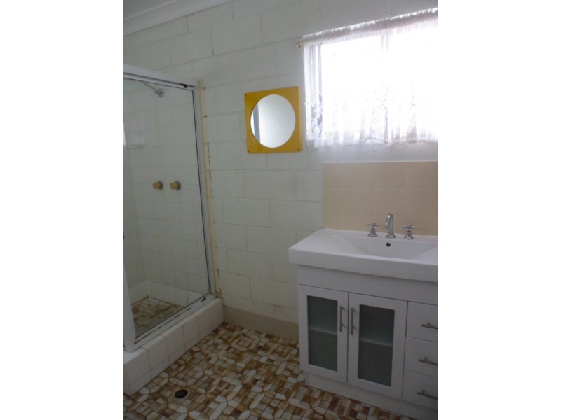 1/82  Stenlake Avenue, Kawana QLD 4701