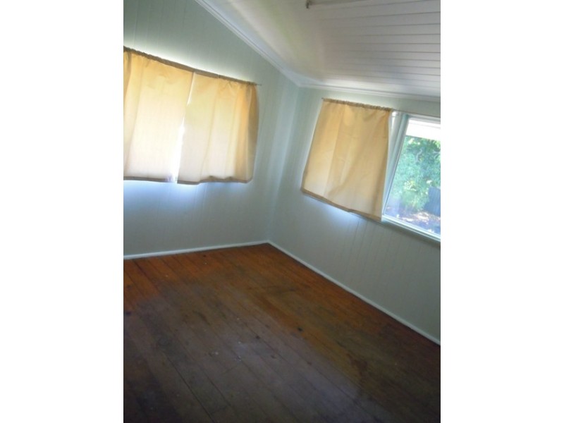 98 Main Street, Park Avenue QLD 4701