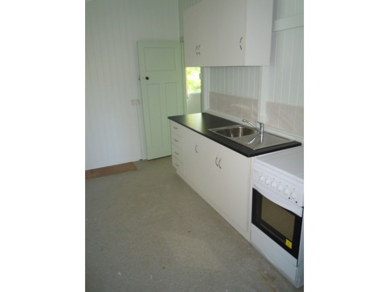 98 Main Street, Park Avenue QLD 4701