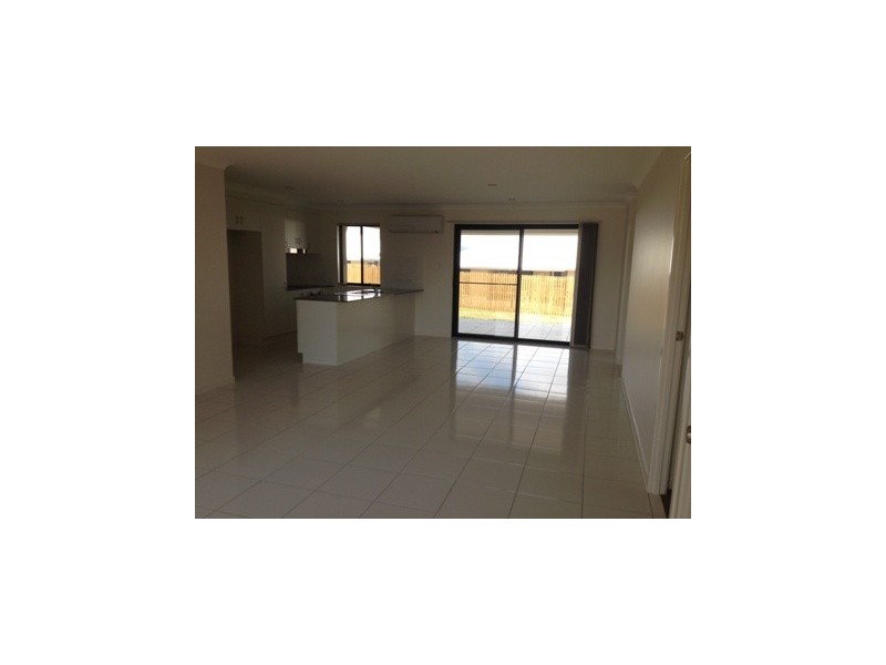 8 Sylvana Avenue, Gracemere QLD 4702