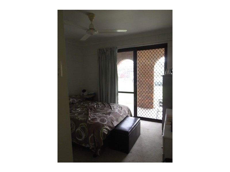 2/82 Stenlake Avenue, Kawana QLD 4701