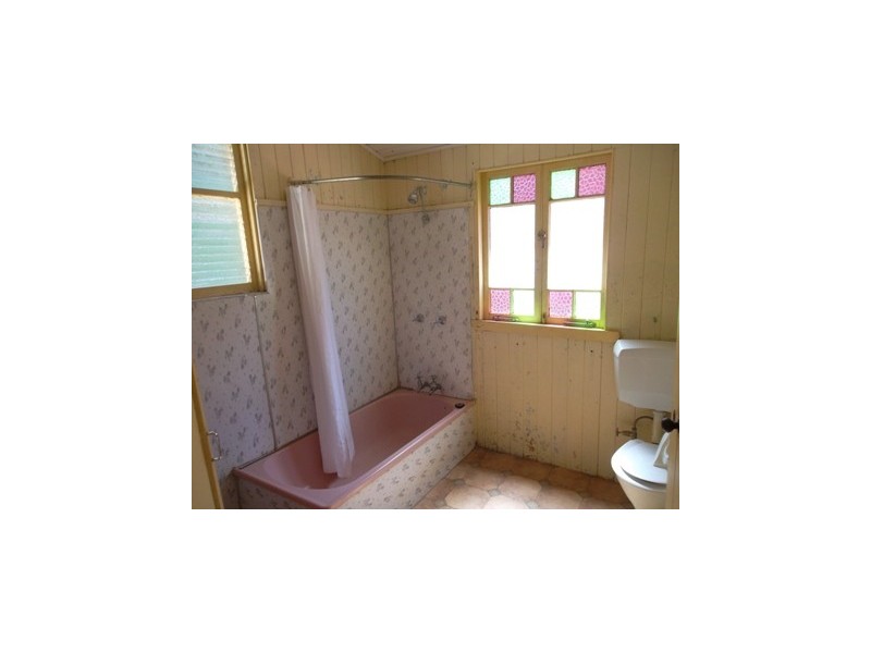 11 Morgan Street, Mount Morgan QLD 4714