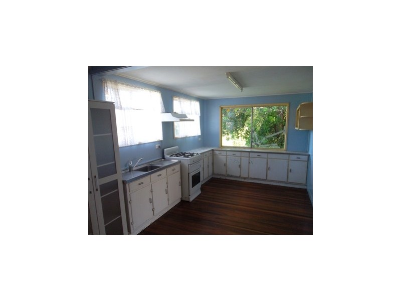 11 Morgan Street, Mount Morgan QLD 4714