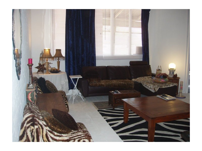 113-117 East Street, Mount Morgan QLD 4714