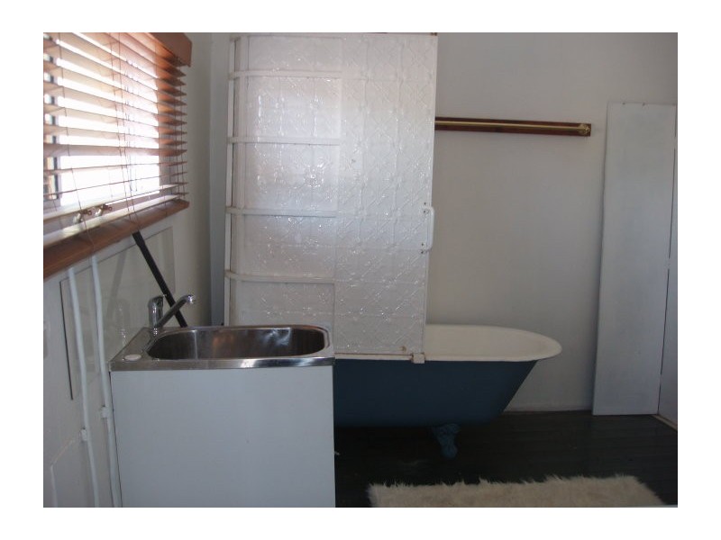 113-117 East Street, Mount Morgan QLD 4714