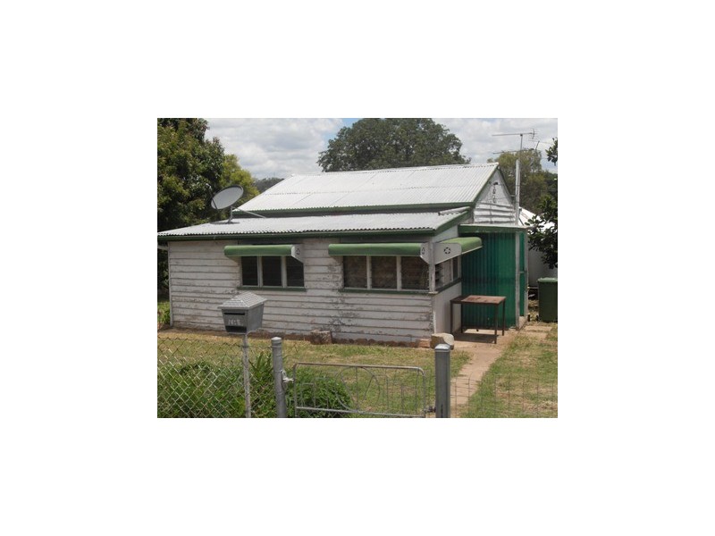 8 Neil Street, Mount Morgan QLD 4714