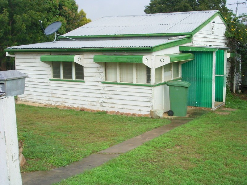 8 Neil Street, Mount Morgan QLD 4714