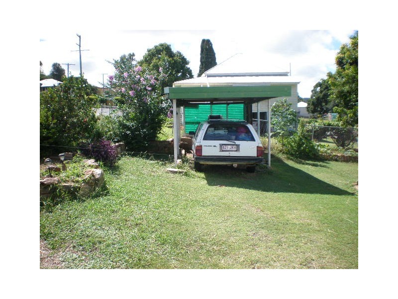 8 Neil Street, Mount Morgan QLD 4714