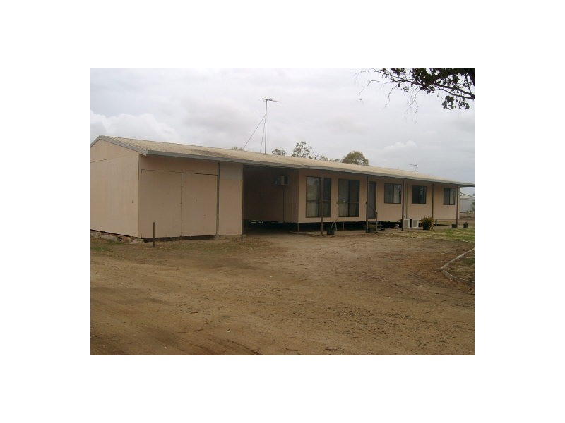 33 Macquarie St, Gracemere QLD 4702