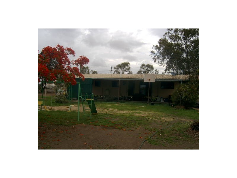 33 Macquarie St, Gracemere QLD 4702