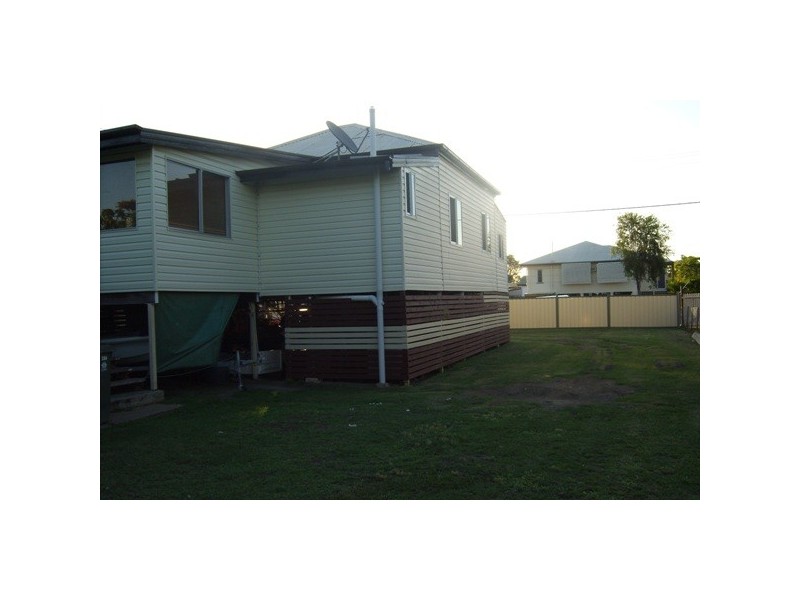 284 Pine St, Berserker QLD 4701