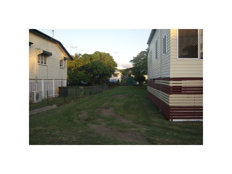 284 Pine St, Berserker QLD 4701