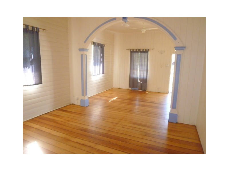 26 James St, Mount Morgan QLD 4714