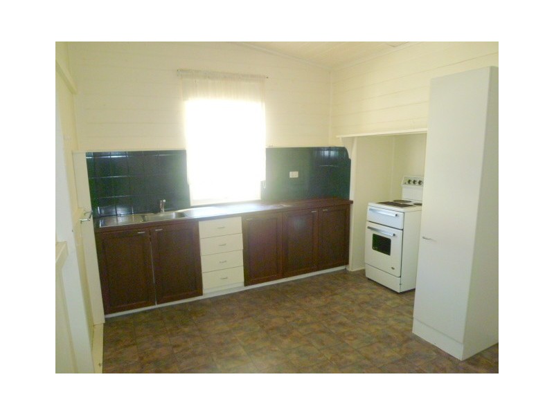 26 James St, Mount Morgan QLD 4714