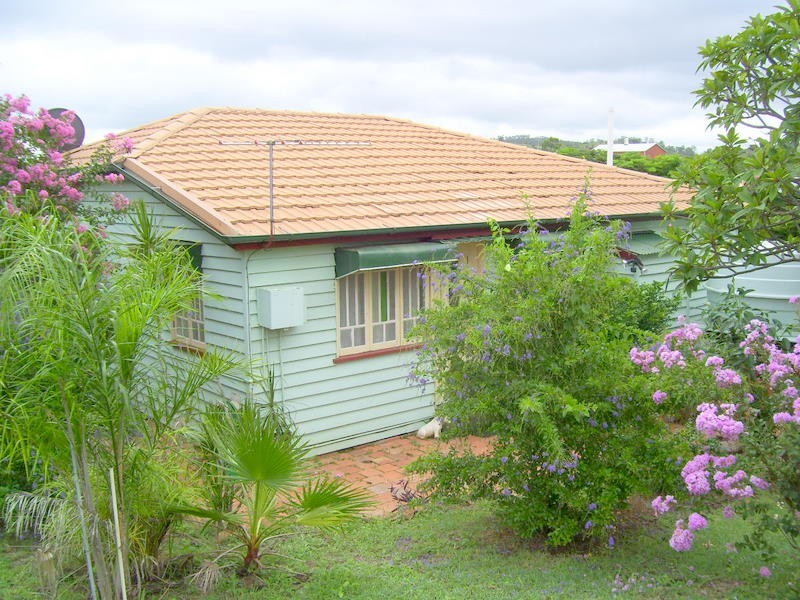 10 Hall Street South, Mount Morgan QLD 4714