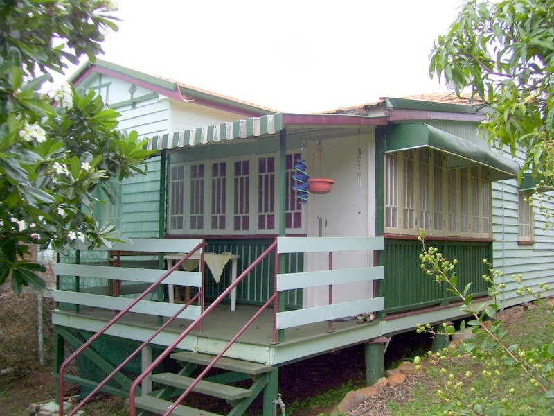 10 Hall Street South, Mount Morgan QLD 4714