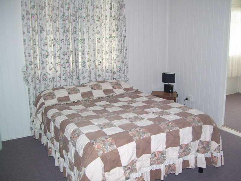 10 Hall Street South, Mount Morgan QLD 4714