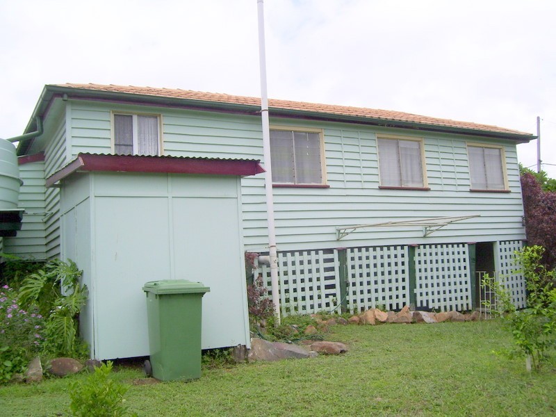 10 Hall Street South, Mount Morgan QLD 4714