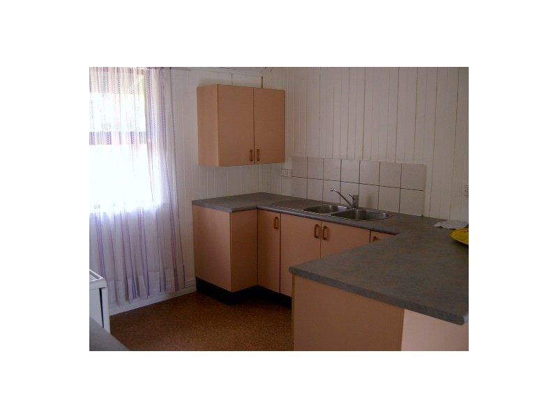 2 Thompson Ave, Mount Morgan QLD 4714
