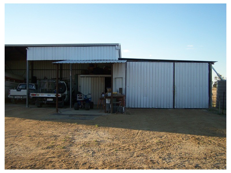 46 Hughes Road, Alton Downs QLD 4702