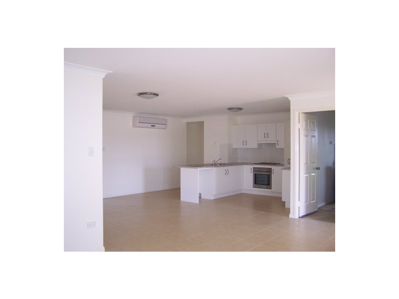19 Seonaid Place, Gracemere QLD 4702