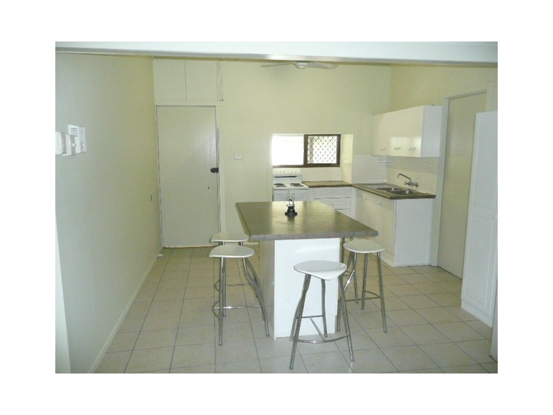 38 Tung Yeen Street, Park Avenue QLD 4701