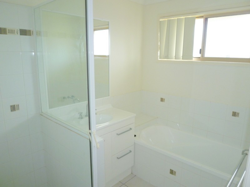 52 DONOVAN CRESCENT, Gracemere QLD 4702