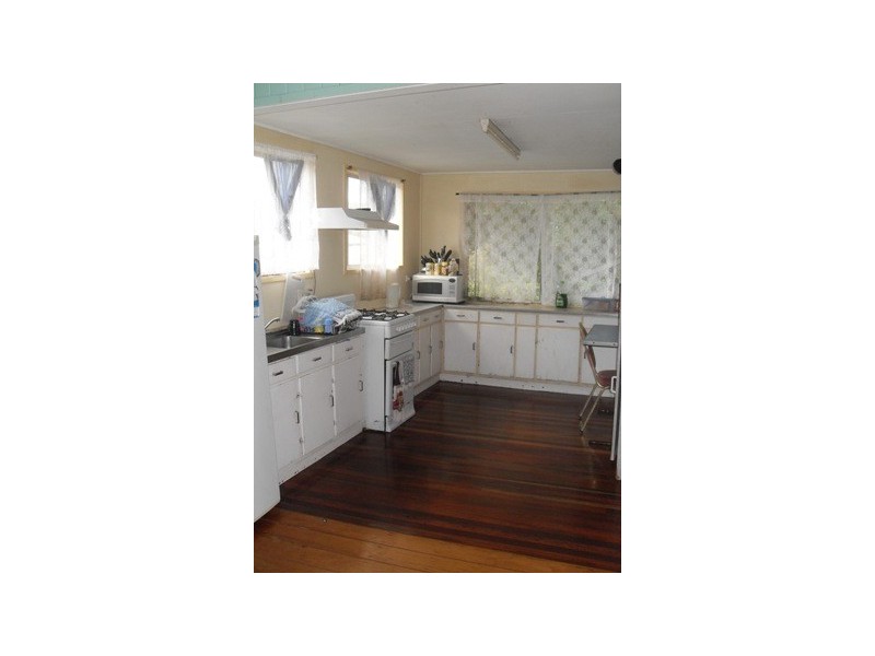 11 Morgan Street, Mount Morgan QLD 4714