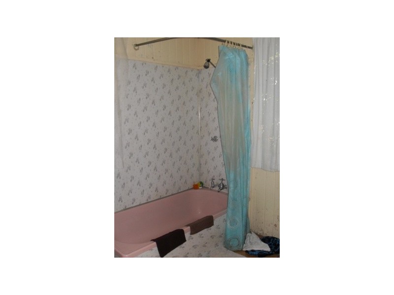 11 Morgan Street, Mount Morgan QLD 4714