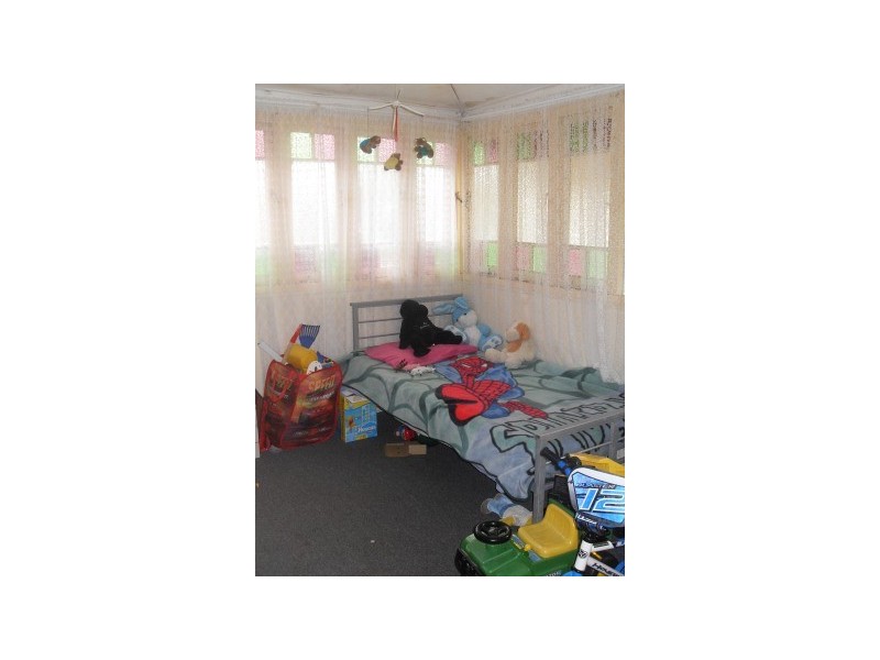 11 Morgan Street, Mount Morgan QLD 4714