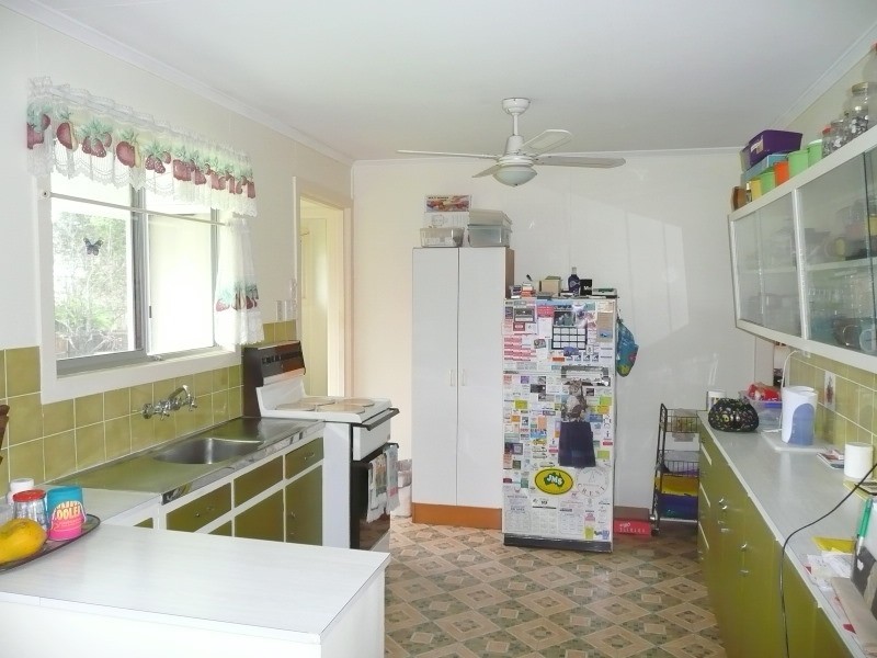 230 Richardson Road, Park Avenue QLD 4701