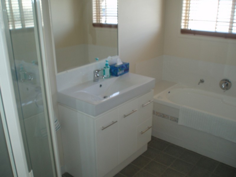 24 Limpus Avenue, Keppel Sands QLD 4702