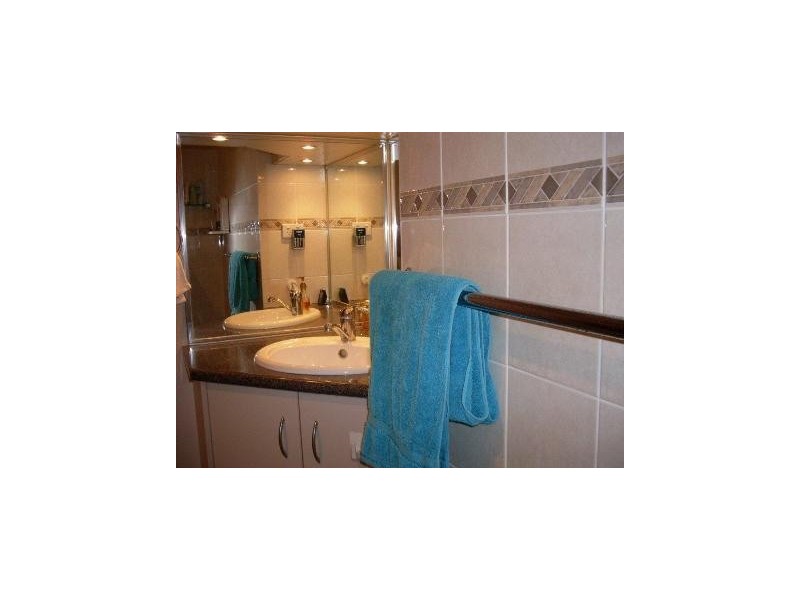 15 Poole Street, Kawana QLD 4701