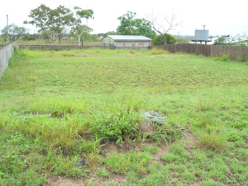 8 William Close, Gracemere QLD 4702