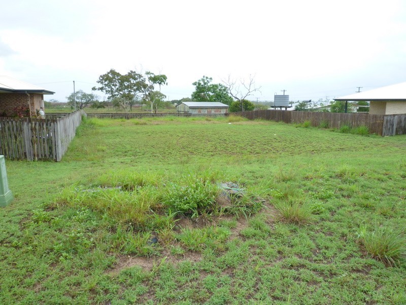 8 William Close, Gracemere QLD 4702