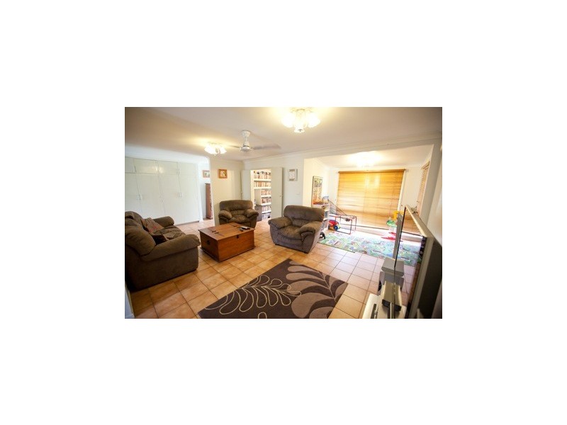 6 Macaulay Street, Kawana QLD 4701