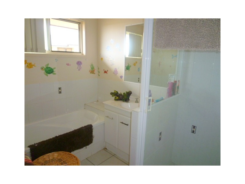 33 Seonaid Place, Gracemere QLD 4702