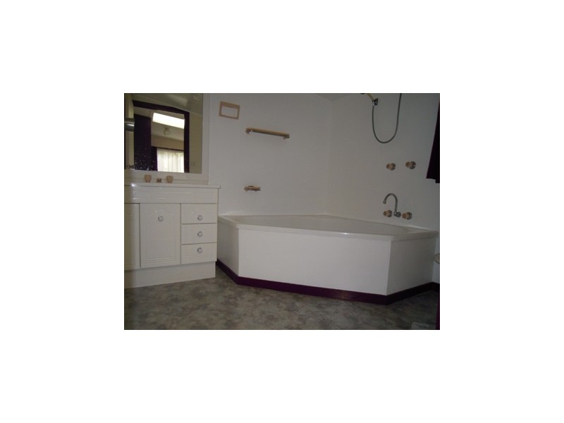 16 River Street, Mount Morgan QLD 4714