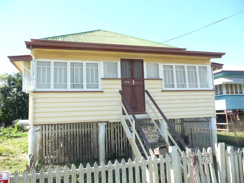 365 East Street, Depot Hill QLD 4700