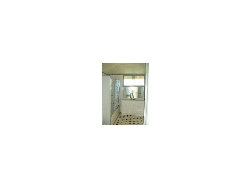 5 OLD LEICHHARDT HWY, Wowan QLD 4702