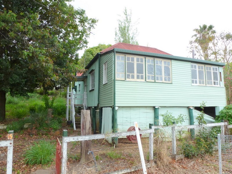 15 Byrnes Parade, Mount Morgan QLD 4714
