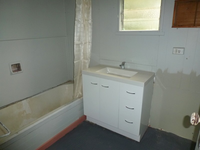 15 Byrnes Parade, Mount Morgan QLD 4714