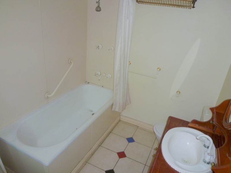 96  Livingstone Street, Berserker QLD 4701