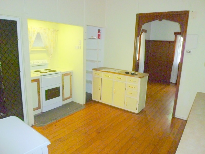 96  Livingstone Street, Berserker QLD 4701